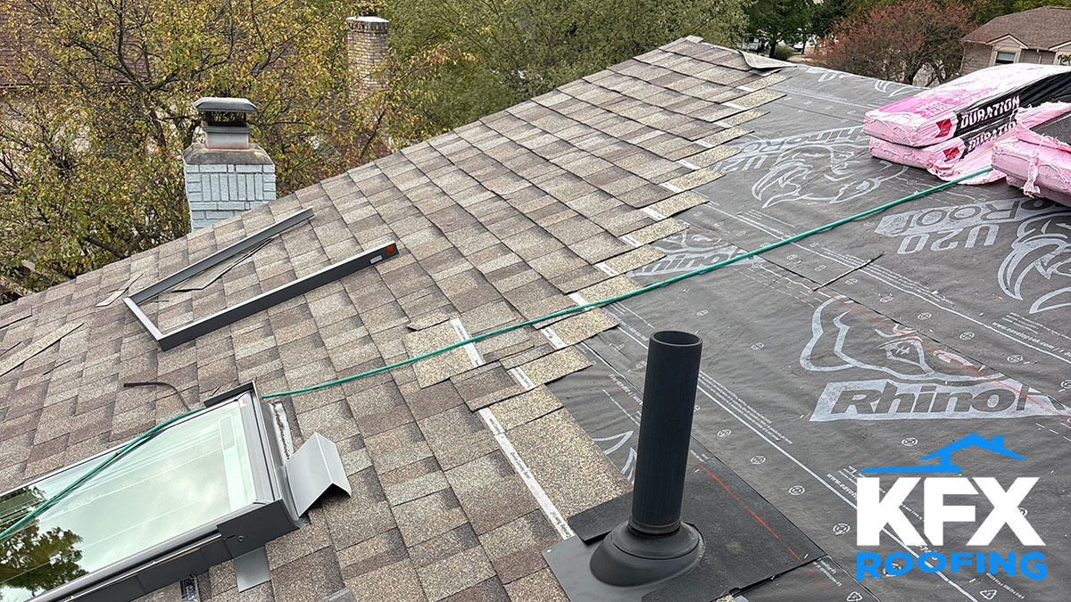 KFX Roofing crew installing new Owens Corning shingles on Delaware Ohio home near Alum Creek